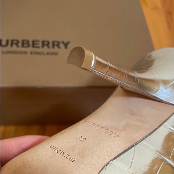 Burberry Heels Aubri Pointy Silver Leather Pumps Women's Size 38 - Picture 11 of 16